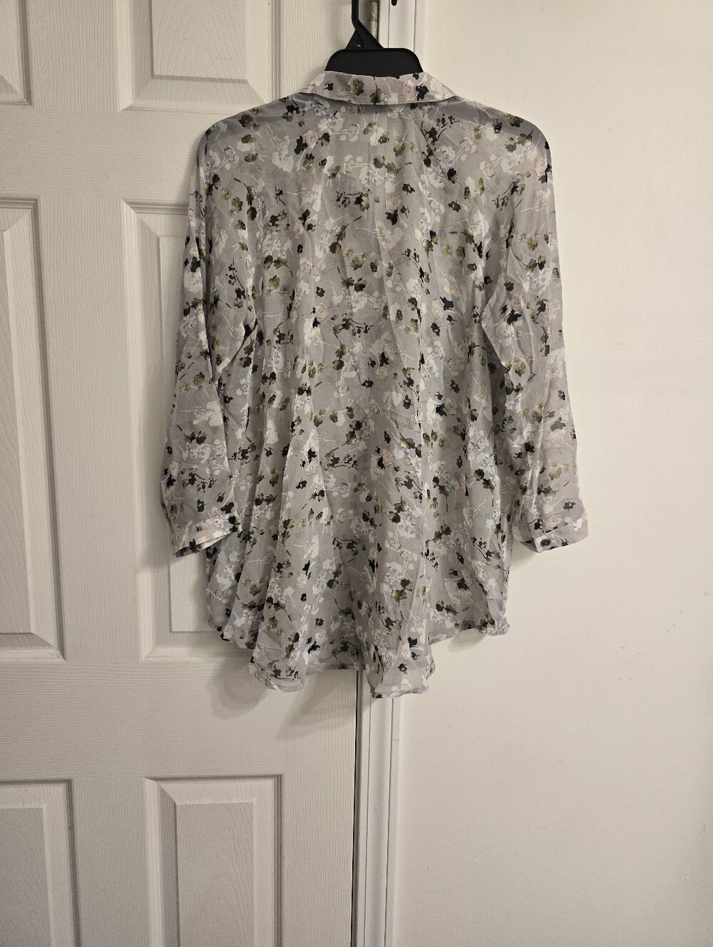 Cabi Grey Sheer Matinee Floral Button Down Blouse S - Picture 6 of 8